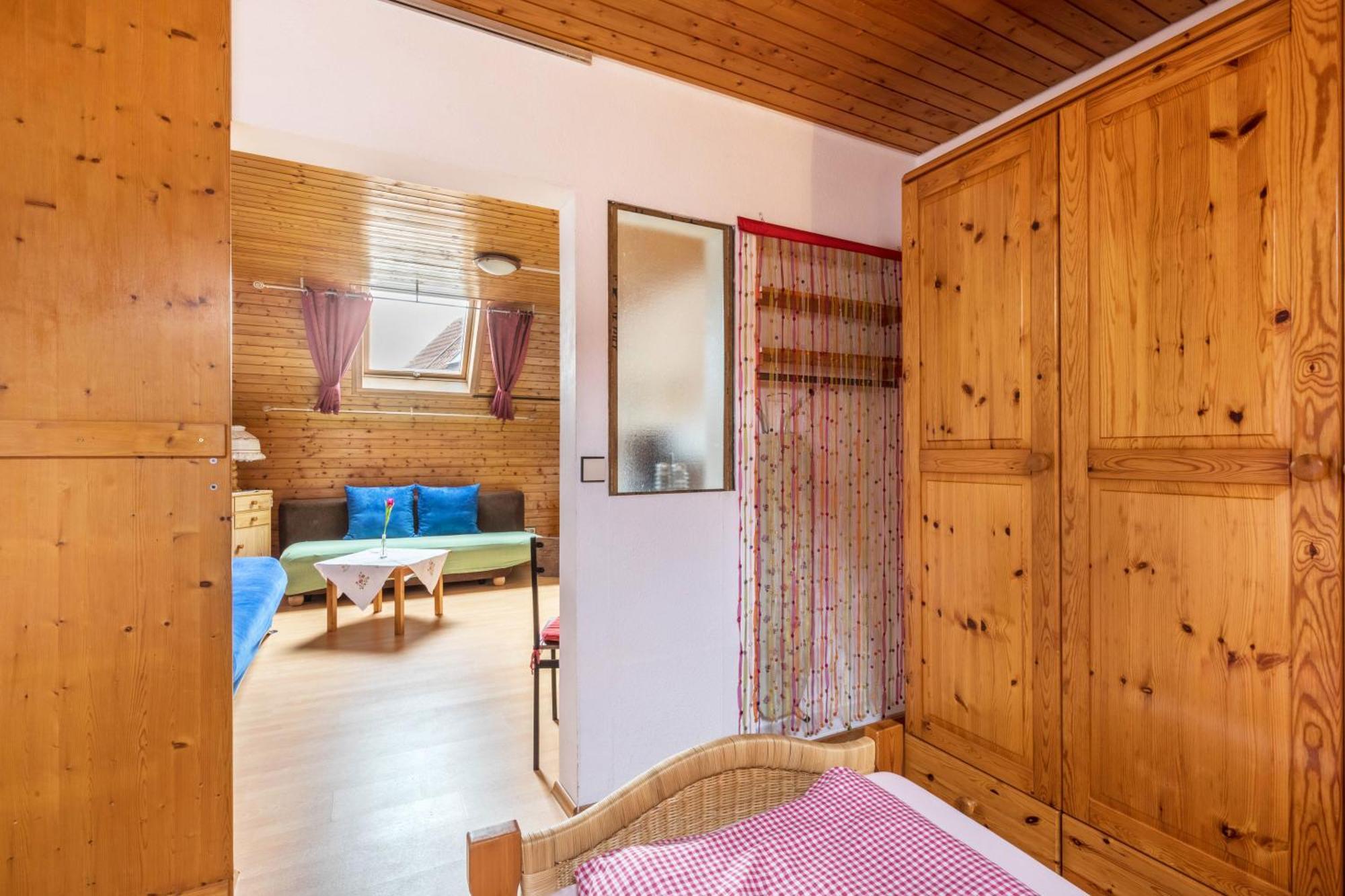Apartmenthaus Ferienwohnungen Sila Weinstadt Kültér fotó