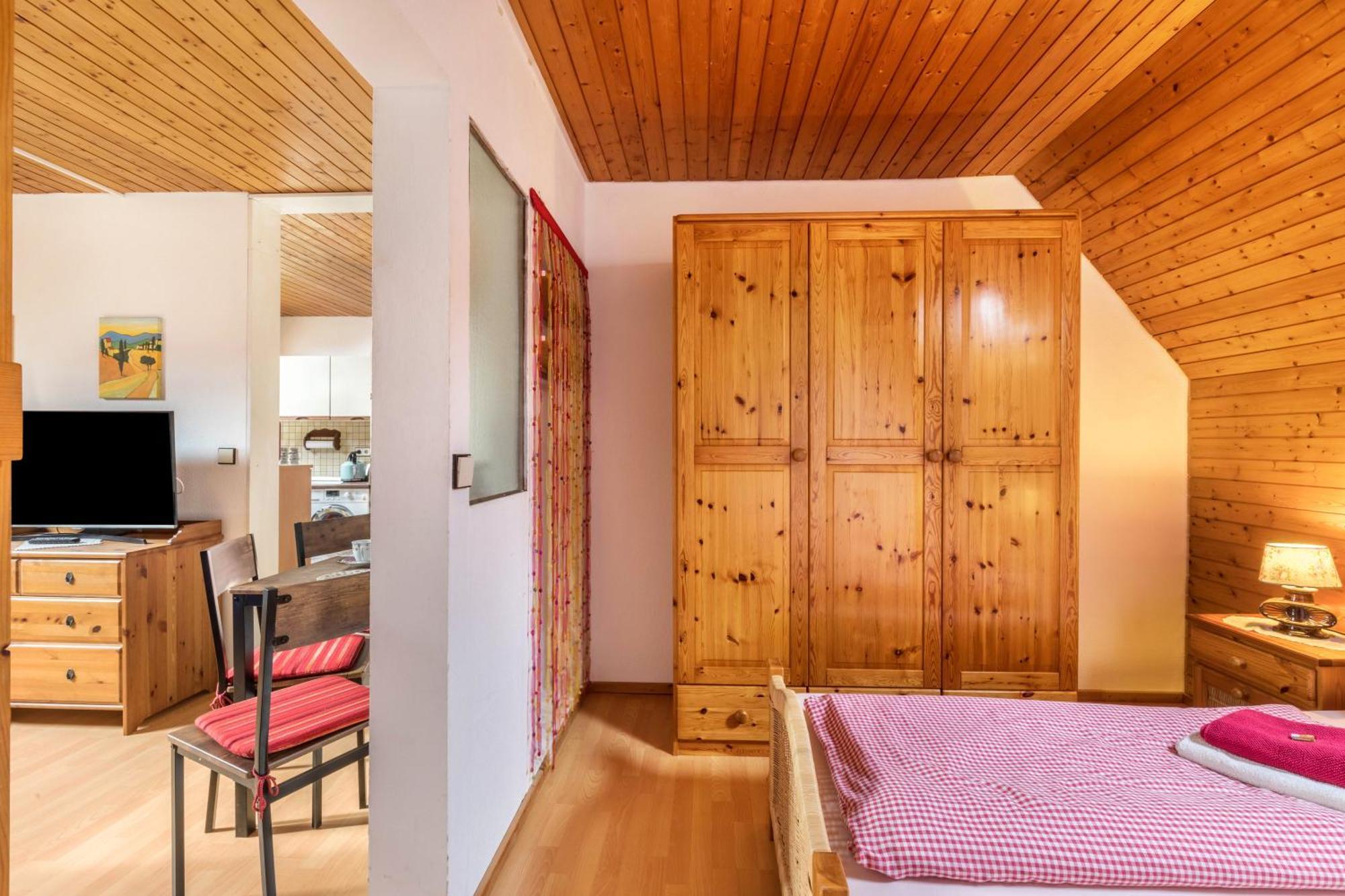 Apartmenthaus Ferienwohnungen Sila Weinstadt Kültér fotó