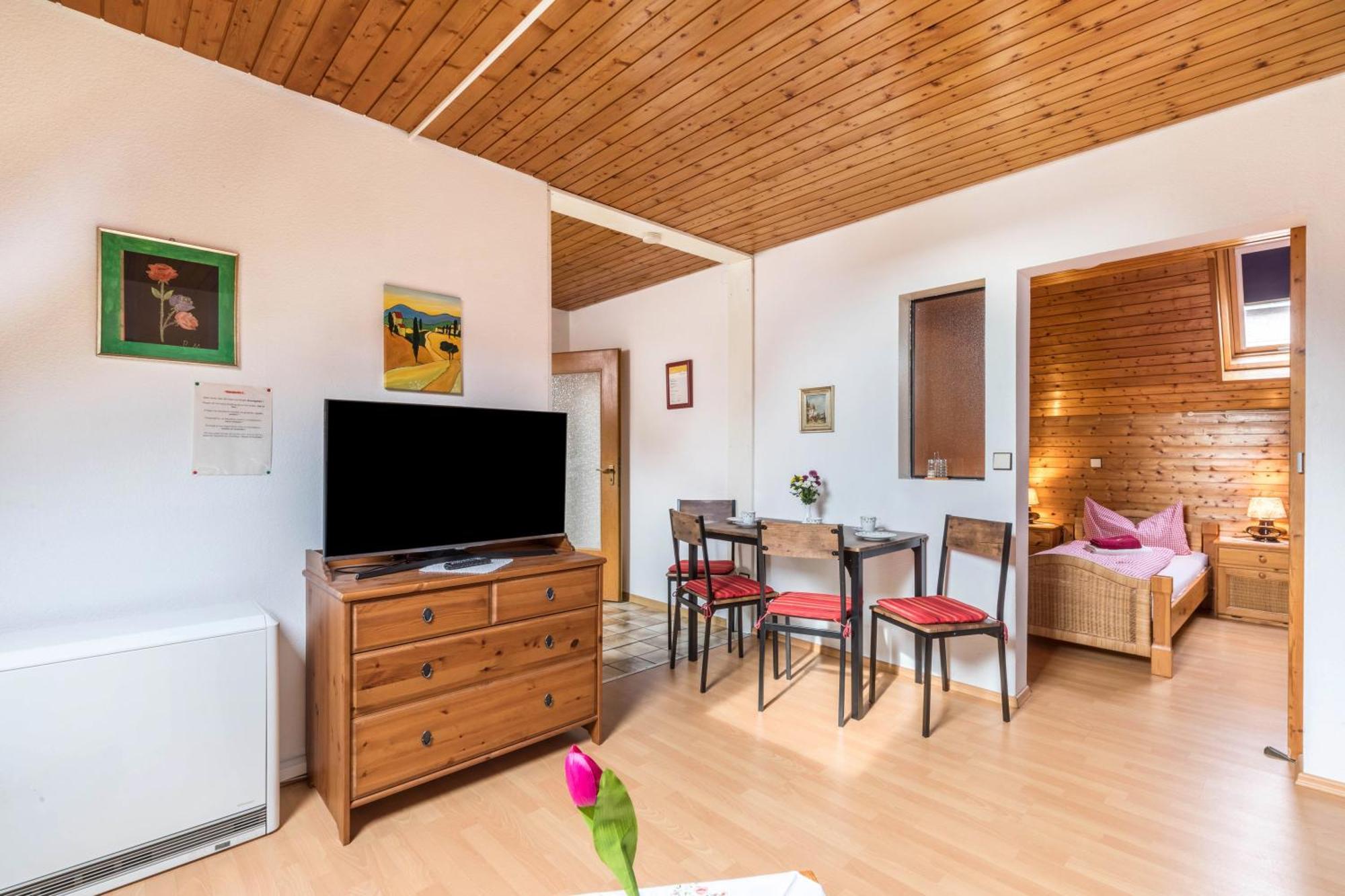 Apartmenthaus Ferienwohnungen Sila Weinstadt Kültér fotó